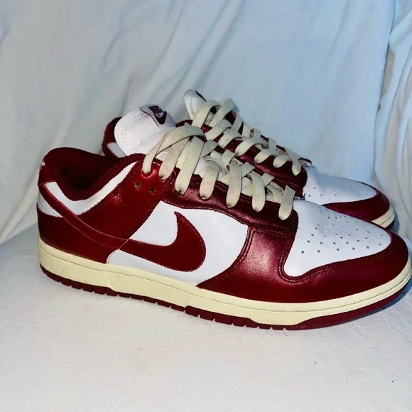 Nike Dunk Low - Women/Mens - Picture 2 of 6